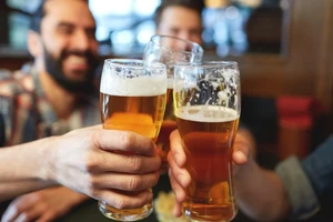 Uống bia có tốt cho sức khỏe không?