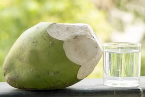 Điều gì sẽ xảy ra khi bạn uống nước dừa thường xuyên?