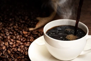 Tác dụng bất ngờ của việc uống cà phê vào buổi sáng
