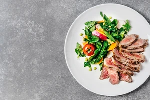 Mẹo giảm cân mà không cần ăn kiêng sau Tết 