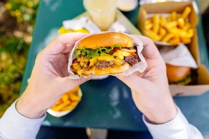 Thực phẩm và đồ uống nên tránh khi bị viêm khớp