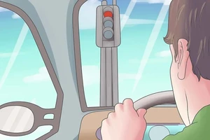 Sai lầm thường gặp của tài xế khi đến đèn tín hiệu giao thông