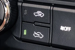 Dùng sai lấy gió trong, gió ngoài khiến xe nhanh bí và tốn nhiên liệu hơn trong mùa nóng