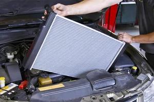 Két nước bị tắc không chỉ là lỗi nhỏ: Nguy cơ gây sôi máy và hỏng động cơ