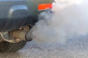Cách nhận biết vấn đề động cơ qua màu khí thải ô tô