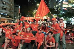 Cổ động động viên vỡ òa với chiến thắng của U-22 Việt Nam