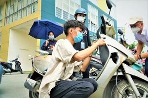 Lập nhóm sửa xe lưu động miễn phí cho sinh viên