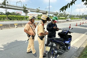 Chạy quá tốc độ trên Xa lộ Hà Nội: 'Đường trống, thẳng nên chạy nhanh'