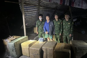 Bắt giữ hai vụ vận chuyển pháo lậu