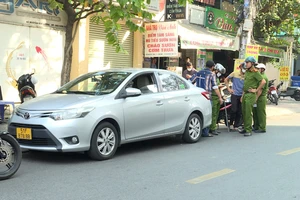 Bình Thạnh: Tổ công tác 363 phát hiện 4 tài xế mang dao, hơi cay