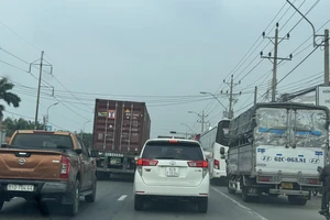 Quốc lộ 1, quốc lộ 62 ùn ứ kéo dài vì tai nạn trên cao tốc TP.HCM - Trung Lương