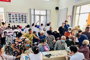 500 người dân có hoàn cảnh khó khăn ở tỉnh Tiền Giang được khám, phát thuốc miễn phí