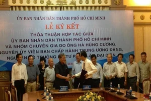 Nguyên Bộ trưởng hỗ trợ tư vấn pháp lý cho UBND TP.HCM