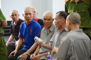 'Các bị cáo kêu oan nhiều quá nên bắt để khỏi kêu oan'