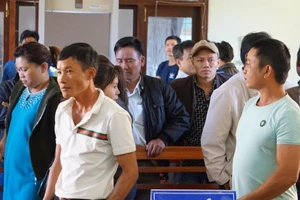 Sau hai lần thẩm phán vắng mặt, tòa lại hoãn xử