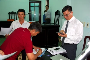 Tòa Đắk Hà đối đáp quyết liệt với 5 công dân được trắng án