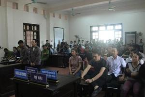 Vụ lùi xe trên cao tốc: Kết tội tài xế container là vội vàng