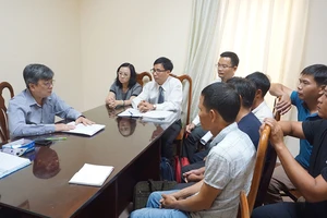 Đại biểu Trương Trọng Nghĩa tiếp 5 công dân vụ cưa gỗ khô