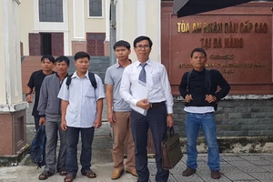 5 người vụ gỗ khô khăn gói ra Đà Nẵng chờ phiên giám đốc thẩm
