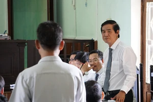 Chiều ngày 12-8 toà mới tuyên án vụ cưa gỗ khô