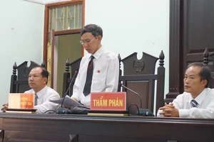Vụ gỗ khô: Chủ tọa tuyên 5 người vô tội thôi làm chánh án 