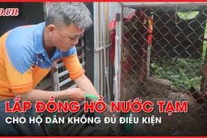 Video: TP.HCM lắp đồng hồ nước tạm cho hộ dân không đủ điều kiện