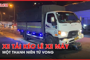 Video: Xe tải kéo xe máy đi hàng chục mét, một thanh niên tử vong