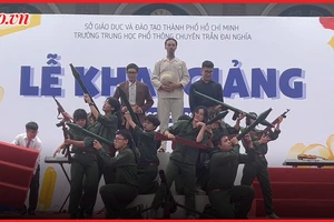 Phục dựng lại giai đoạn lịch sử "Bác Hồ đặt tên cho ông Trần Đại Nghĩa" bằng tiếng Anh