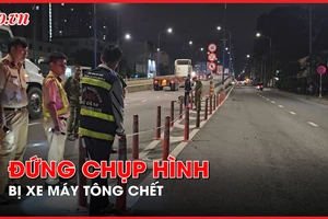 Nam bảo vệ đang đứng chụp hình thì bị xe máy tông tử vong