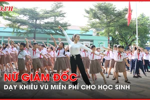 Video: Nữ giám đốc ngân hàng dạy khiêu vũ miễn phí cho học sinh