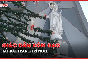 Video: Giáo dân xóm đạo Phạm Thế Hiển tất bật trang trí Noel 