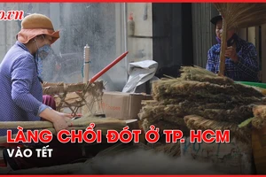 Chỉ còn khoảng 10 hộ sản xuất, làng chổi đót vẫn tất bật vào vụ Tết