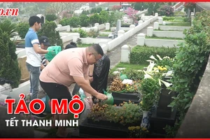 Video: Người dân Hà Nội nườm nượp đi tảo mộ dịp Tết Thanh minh