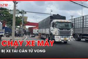 Video: Cô gái chạy xe máy bị xe tải cán tử vong 