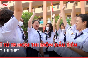 Video: Thí sinh TP.HCM bước vào môn thi đầu tiên trong tâm trạng thoải mái