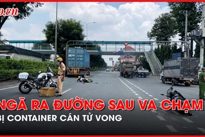 Hai xe máy va chạm, một người ngã ra đường bị container cán tử vong