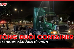 Xe máy tông đuôi xe container, hai người đàn ông tử vong