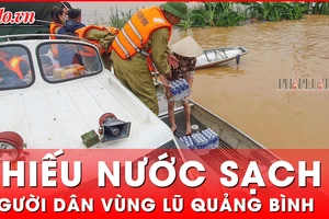 Lũ rút chậm, người dân vùng lũ Quảng Bình khốn khổ vì thiếu nước sạch 