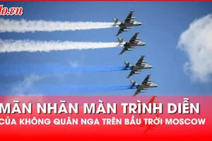 Màn trình diễn của Không quân Nga làm rực rỡ bầu trời Moscow