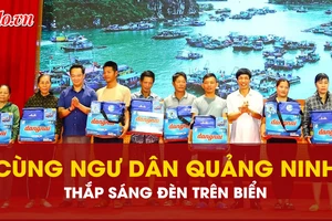 Cùng ngư dân Quảng Ninh thắp sáng đèn trên biển