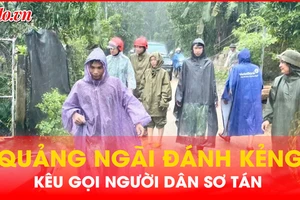 Quảng Ngãi: Đánh kẻng kêu gọi người dân sơ tán khỏi vùng nguy cơ sạt lở, lũ quét