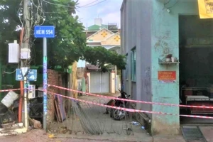 Lý do việc dùng dây kẽm gai rào chắn một số hẻm bị phong tỏa