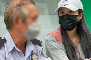 Tặng tiền cho người bảo vệ bị trộm lừa lấy xe SH Mode của khách 