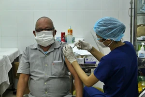 F0 vừa khỏi bệnh có nên tiêm vaccine ngừa COVID-19?