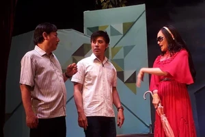 Cấp giấy phép vở diễn từng năm: bầu sô muốn xỉu!