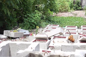 Gia đình bé trai bị nắp cống đè tử vong thôi khiếu nại