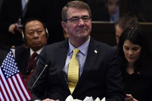 Bộ trưởng Quốc phòng Mỹ đích thân lên tàu tuần tra biển Đông