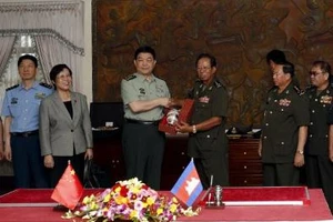 Trung Quốc cung cấp tên lửa phòng không vác vai cho Campuchia