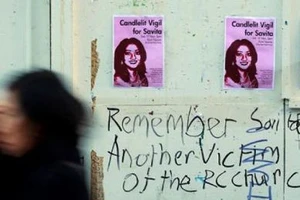 Phụ nữ Ireland gửi 'nhật ký ngày đèn đỏ' cho thủ tướng