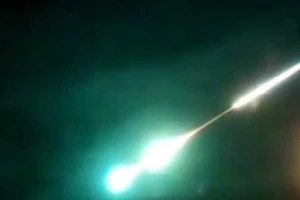 Dân Nga lại xôn xao với vật thể phát sáng bất thường trên bầu trời